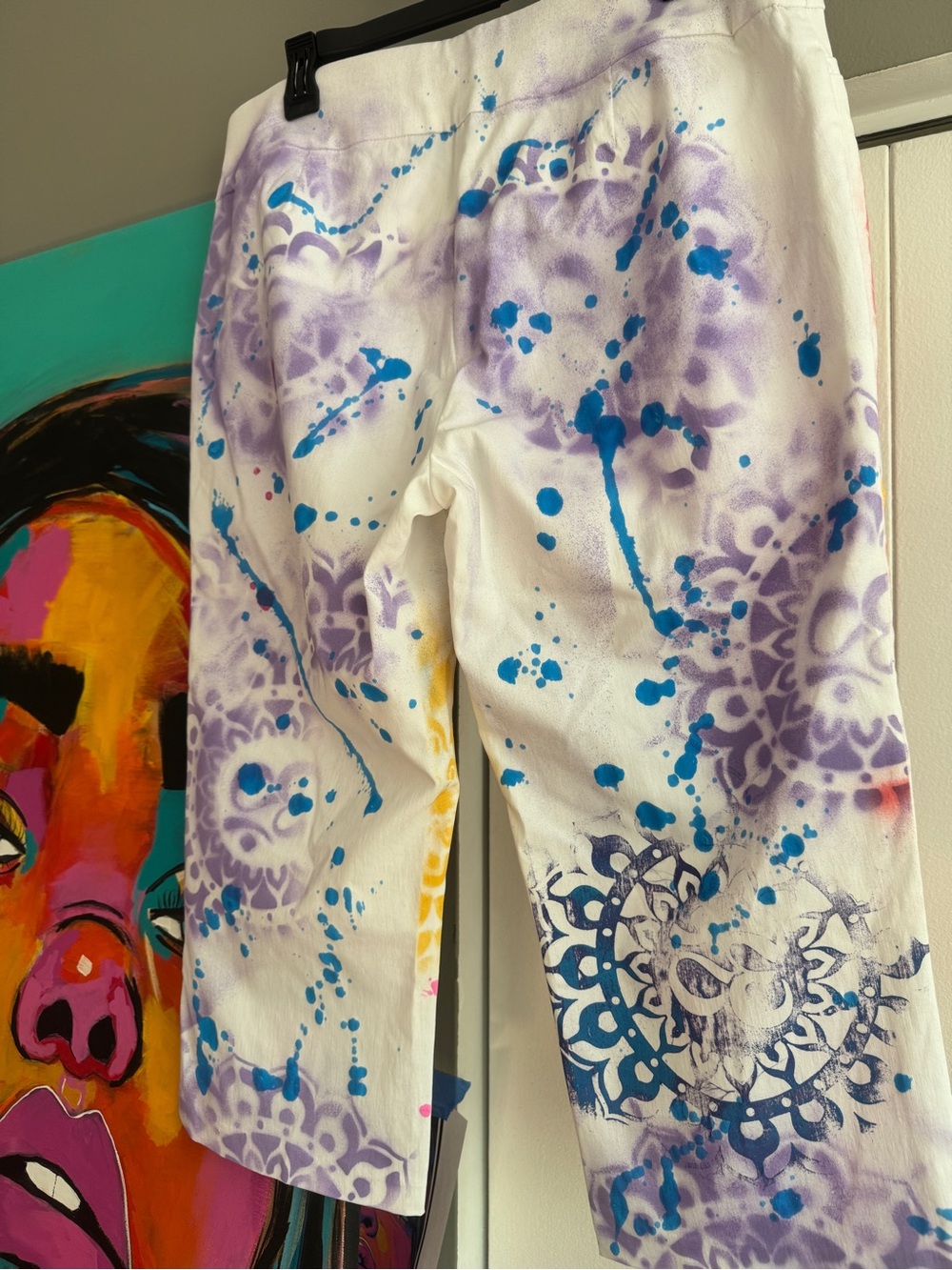 Custom Hand Painted White Capris Size 14 Wearable Artsy - Picture 13 of 13